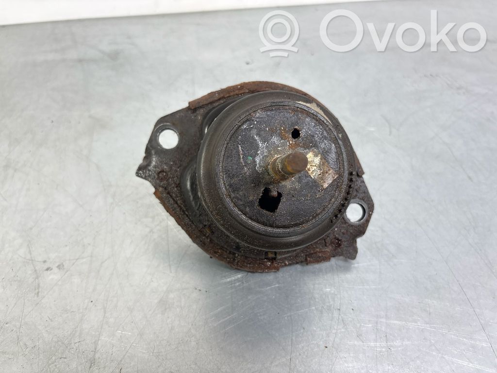 Jeep Grand Cherokee Engine mount bracket 