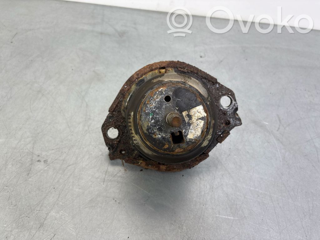 Jeep Grand Cherokee Engine mount bracket 
