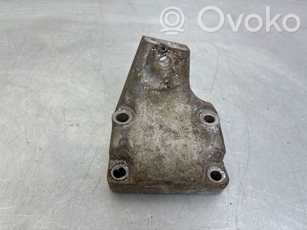 Jeep Grand Cherokee Engine mounting bracket 