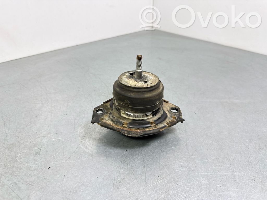 Jeep Grand Cherokee Engine mount bracket 