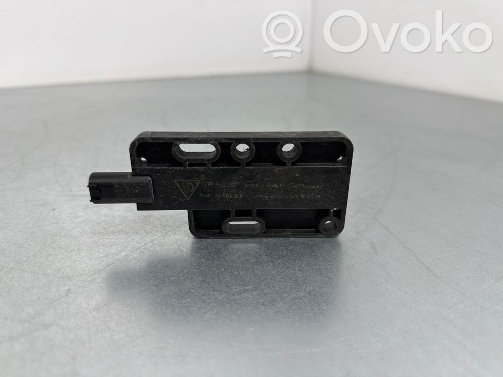 Porsche Macan (95B) Keyless (KESSY) go control unit/module 