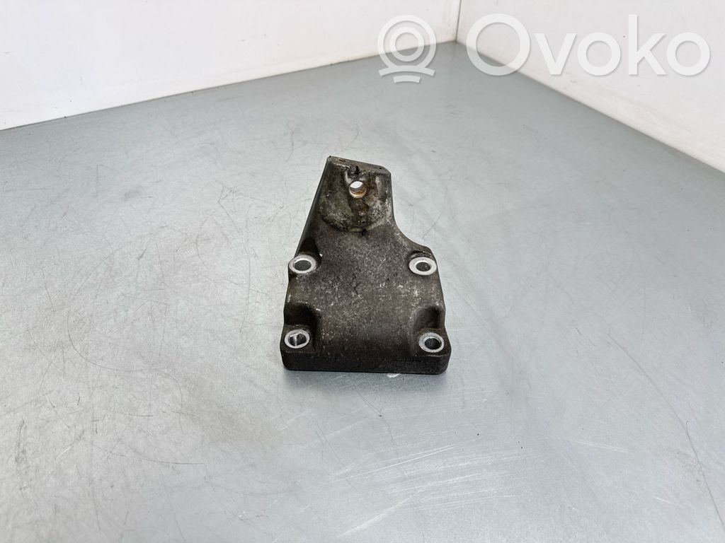 Jeep Grand Cherokee Engine mounting bracket 