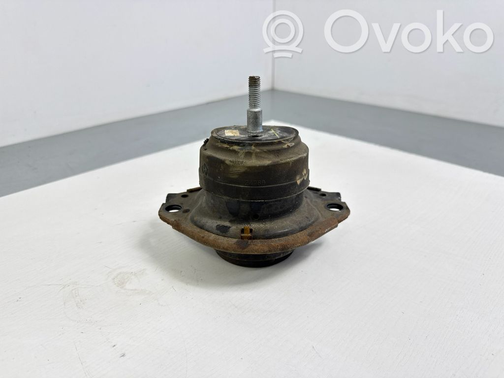 Jeep Grand Cherokee Engine mount bracket 