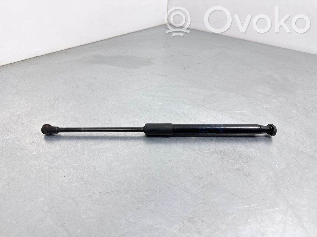 Audi A4 S4 B9 Siłownik maski przedniej 