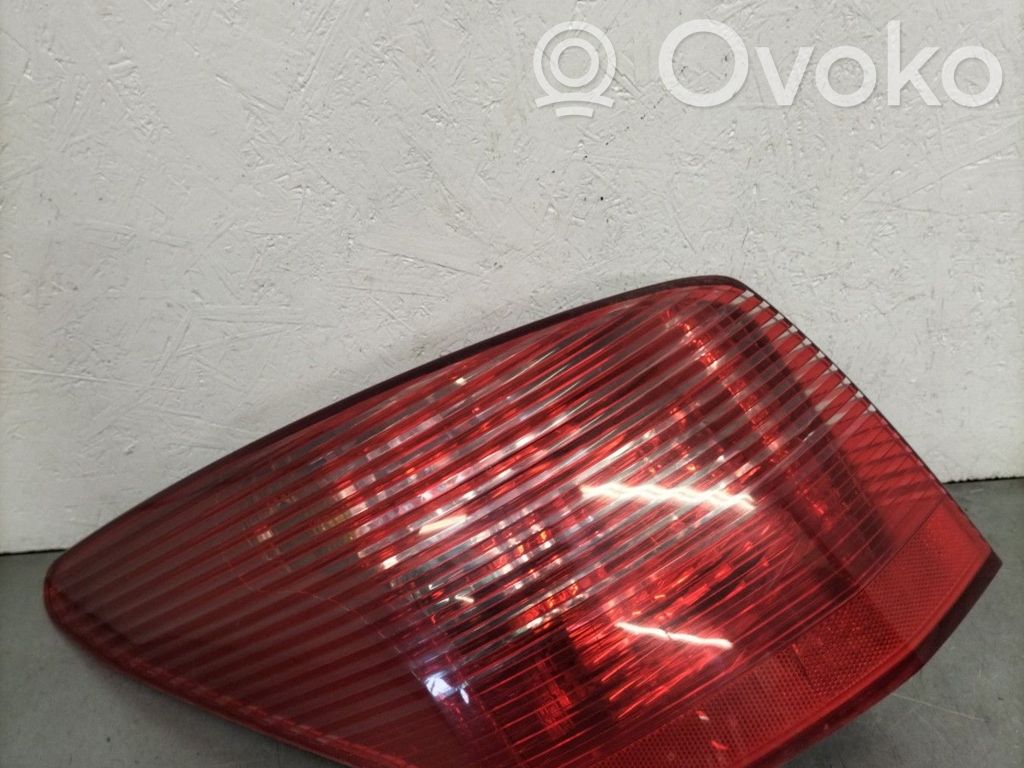 Peugeot 407 Aizmugurējais lukturis virsbūvē 