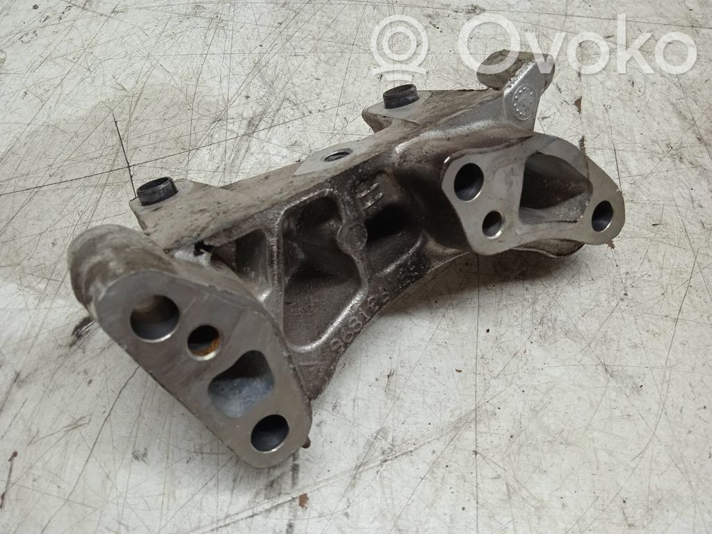 Citroen C4 I Picasso Engine mounting bracket 