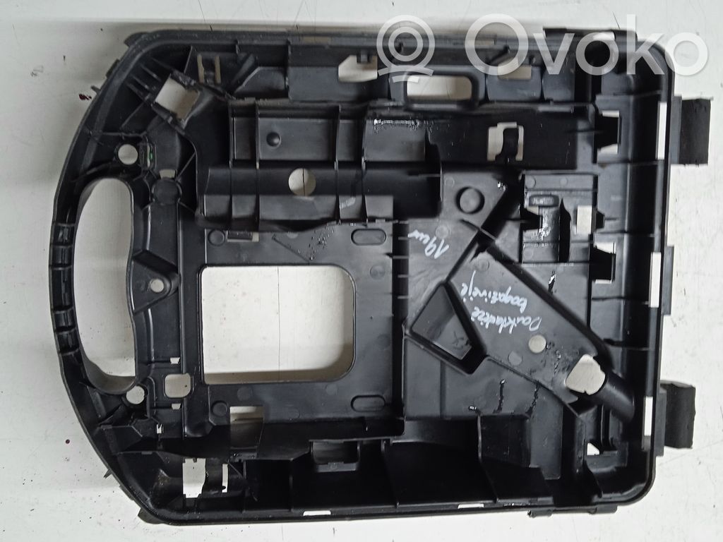 Opel Vivaro Tavaratilan säilytyslokero 