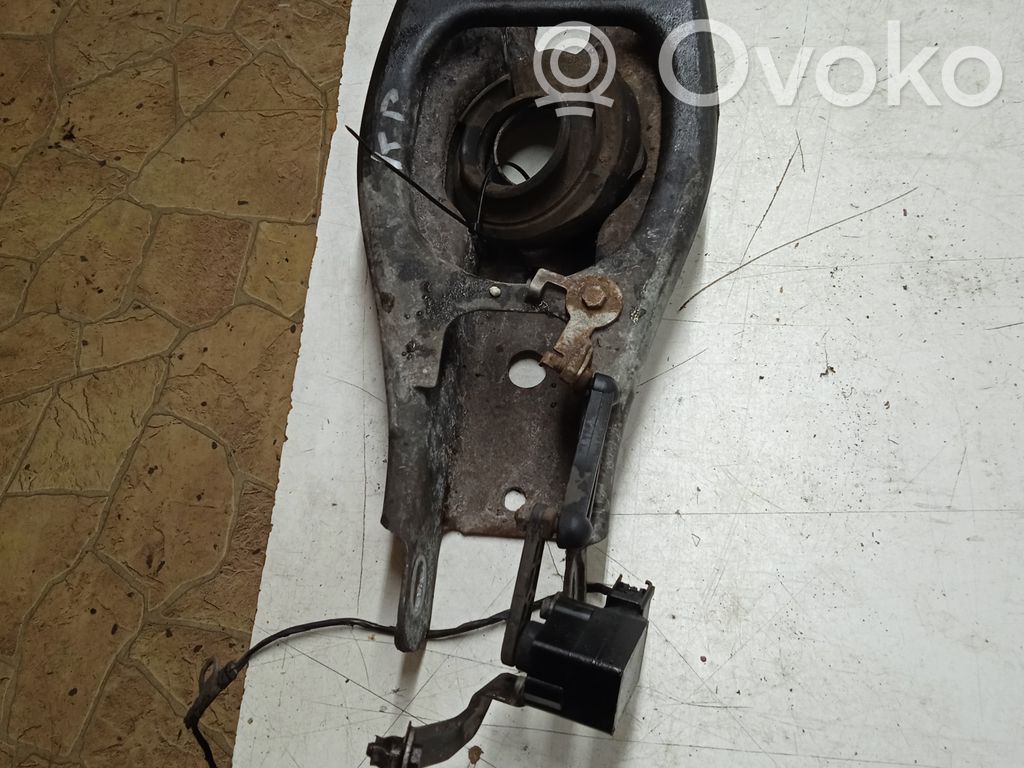 BMW 3 E90 E91 Taka-ylätukivarren haarukkavipu 