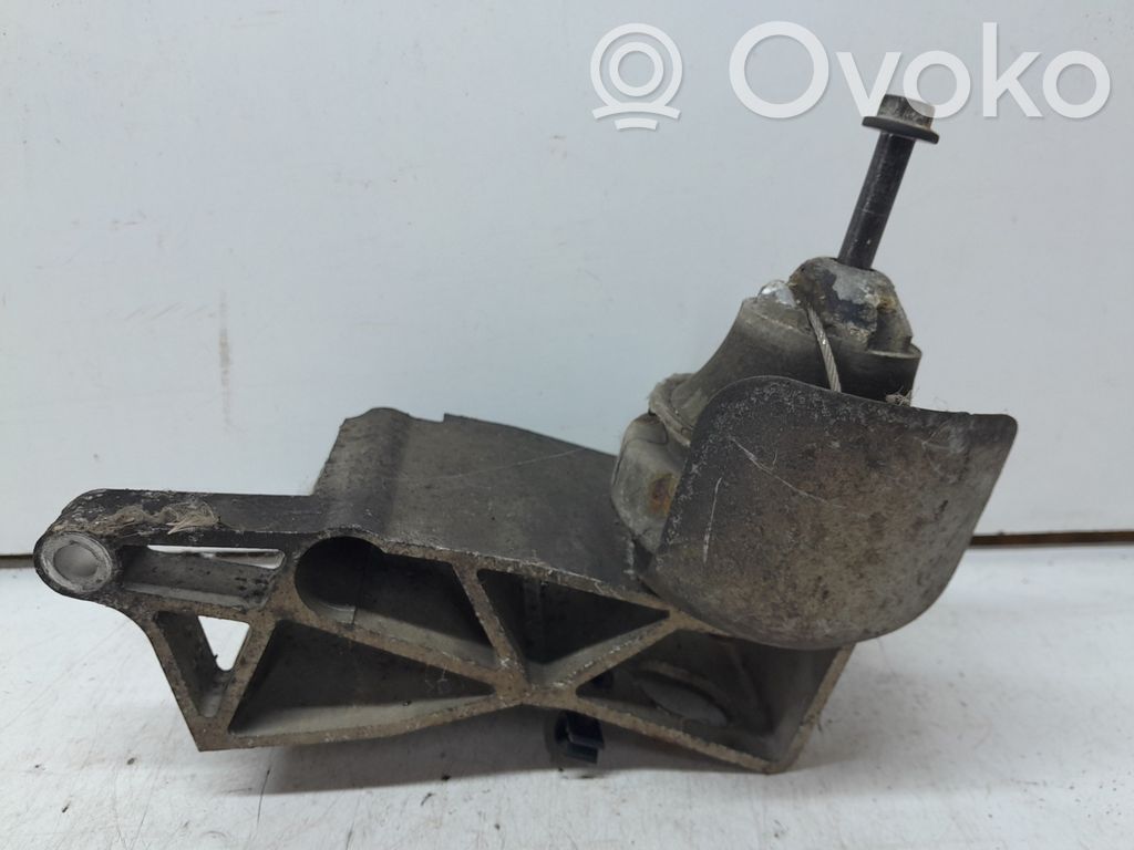 Volvo S60 Engine mount bracket 