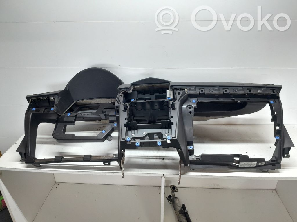 Opel Astra H Панель 