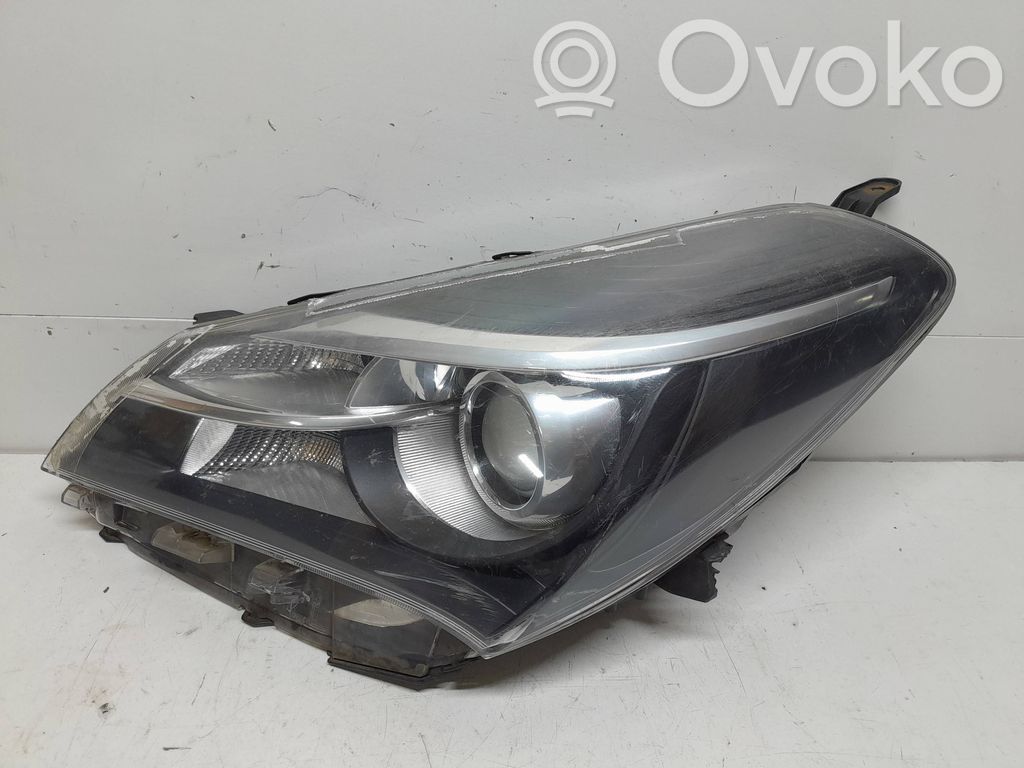 Toyota Yaris Lampa przednia 