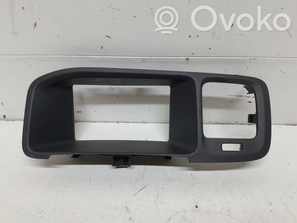 Volvo V60 Radijos/ navigacijos apdaila 