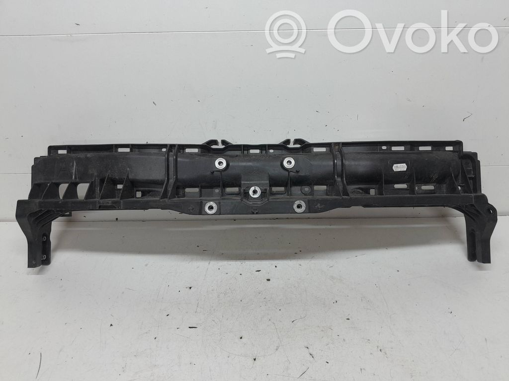 Toyota Yaris XP210 Pas przedni 