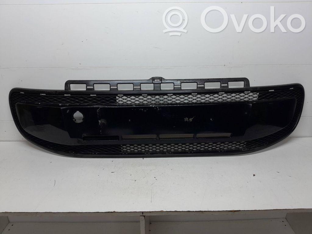 Volkswagen Up Etupuskurin ylempi jäähdytinsäleikkö 