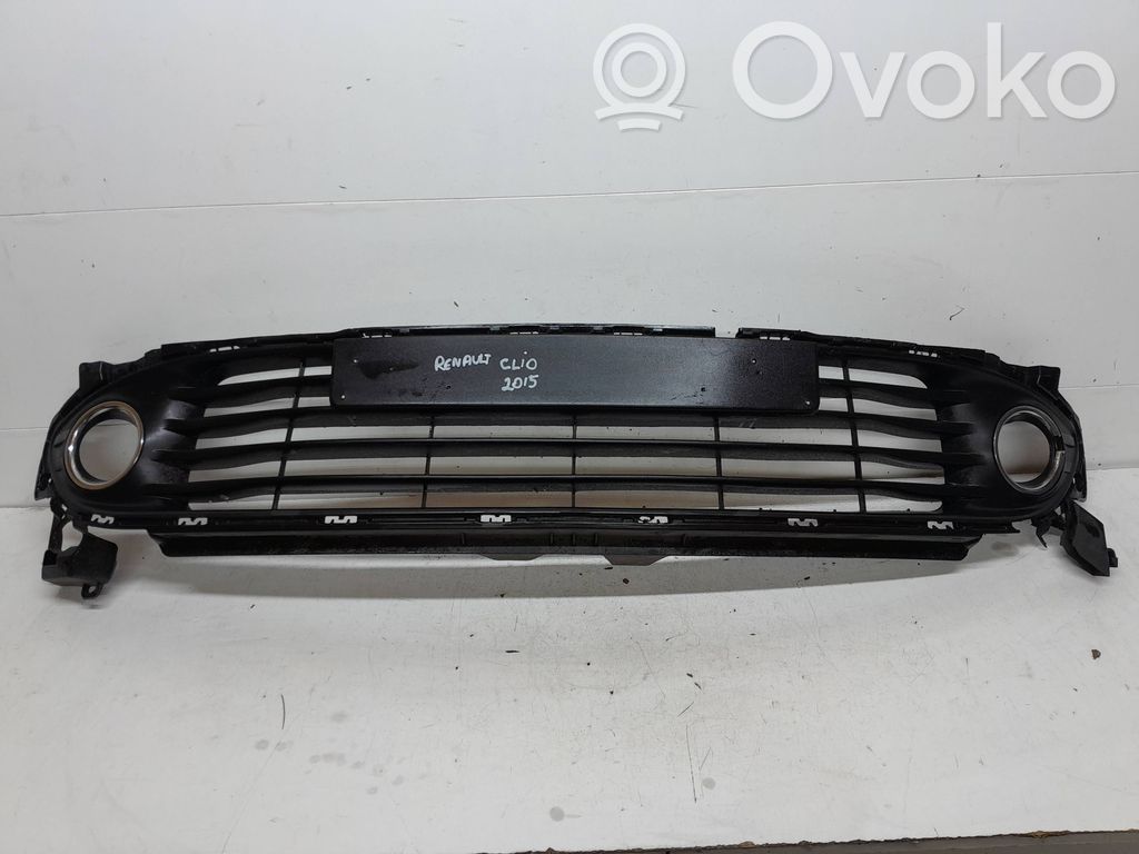 Renault Clio IV Grille inférieure de pare-chocs avant 