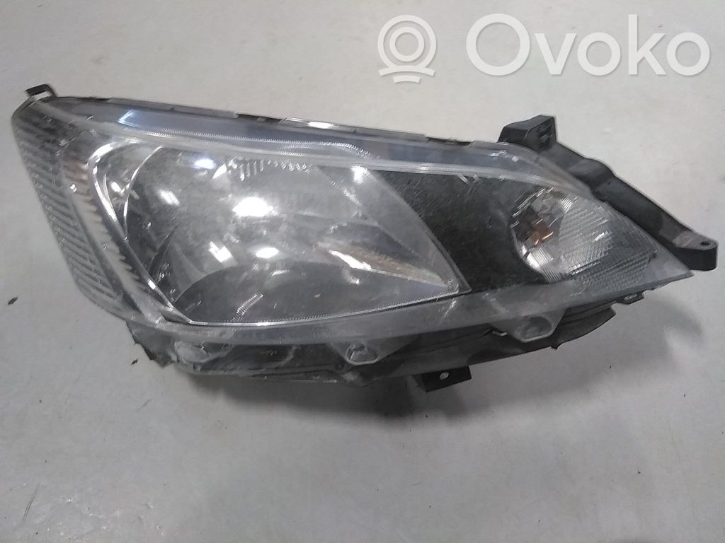 Nissan NV200 Lampa przednia 