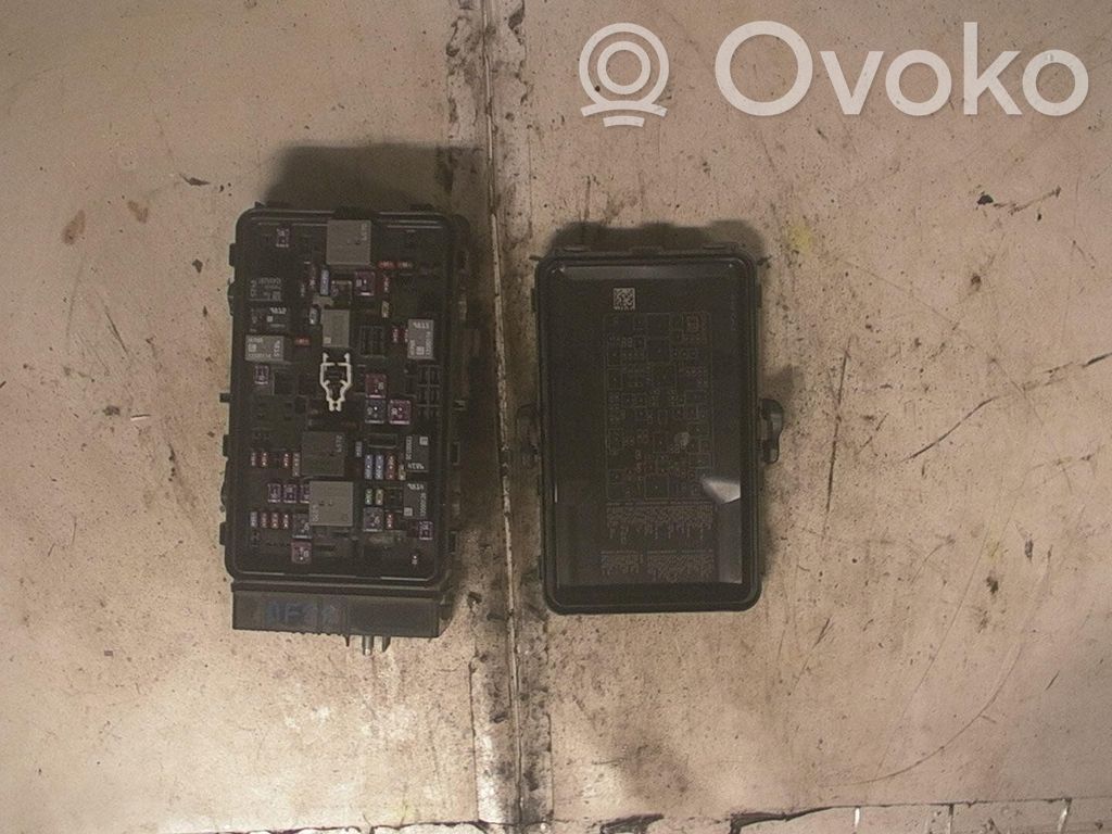 Opel Insignia B Módulo de fusible 