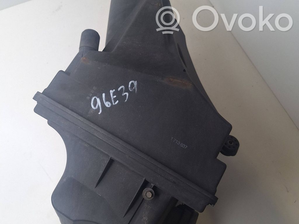 BMW 5 E39 Air filter box 