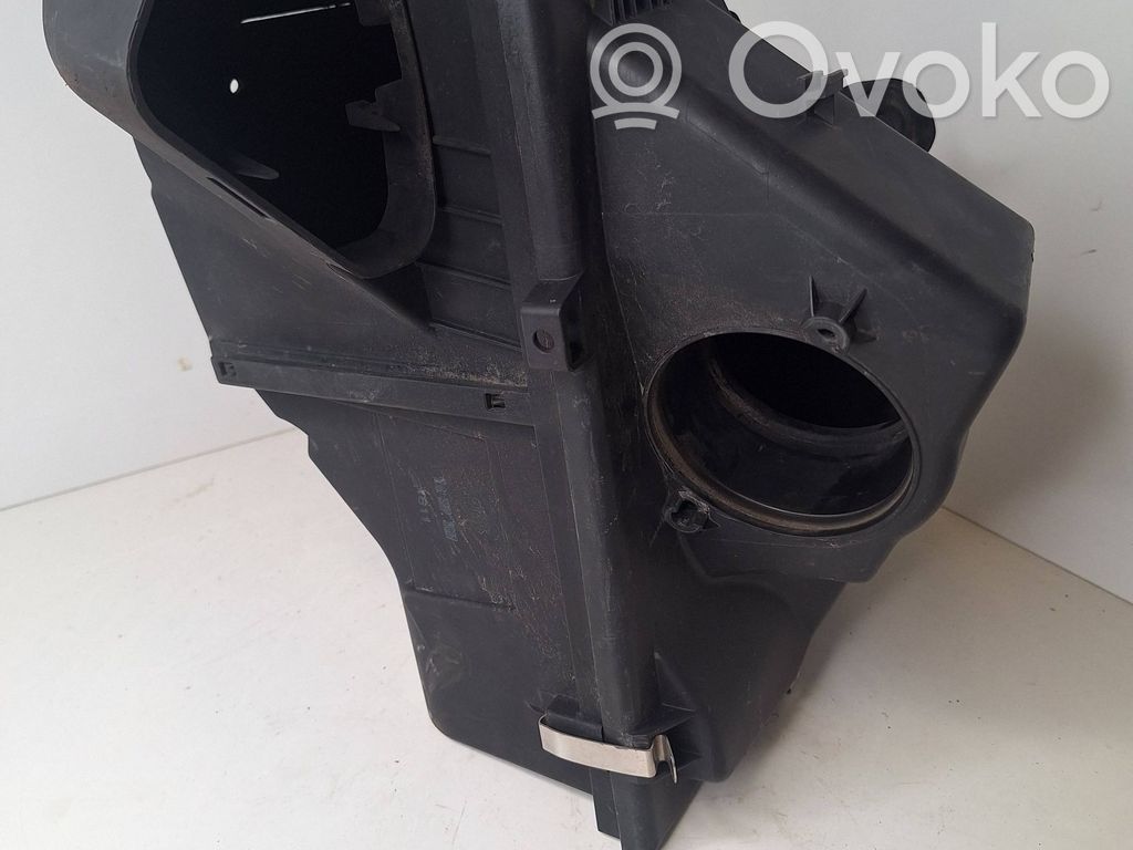 Air filter box   7797460,158401