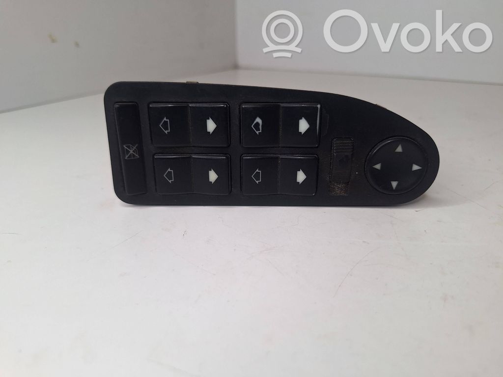 Electric window control switch   61318368979,03725035,110187