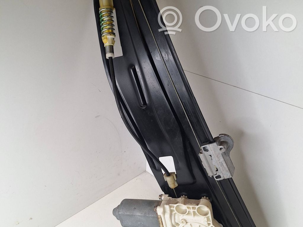 Regulador de puerta trasera con motor   7024813E