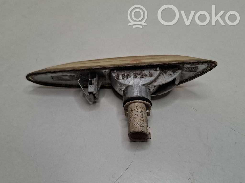 Front fender indicator light   8382104