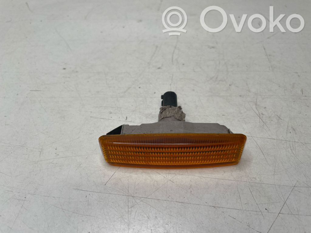 Front fender indicator light   8360205