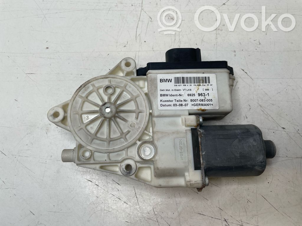 BMW X3 E83 Front door window regulator motor 