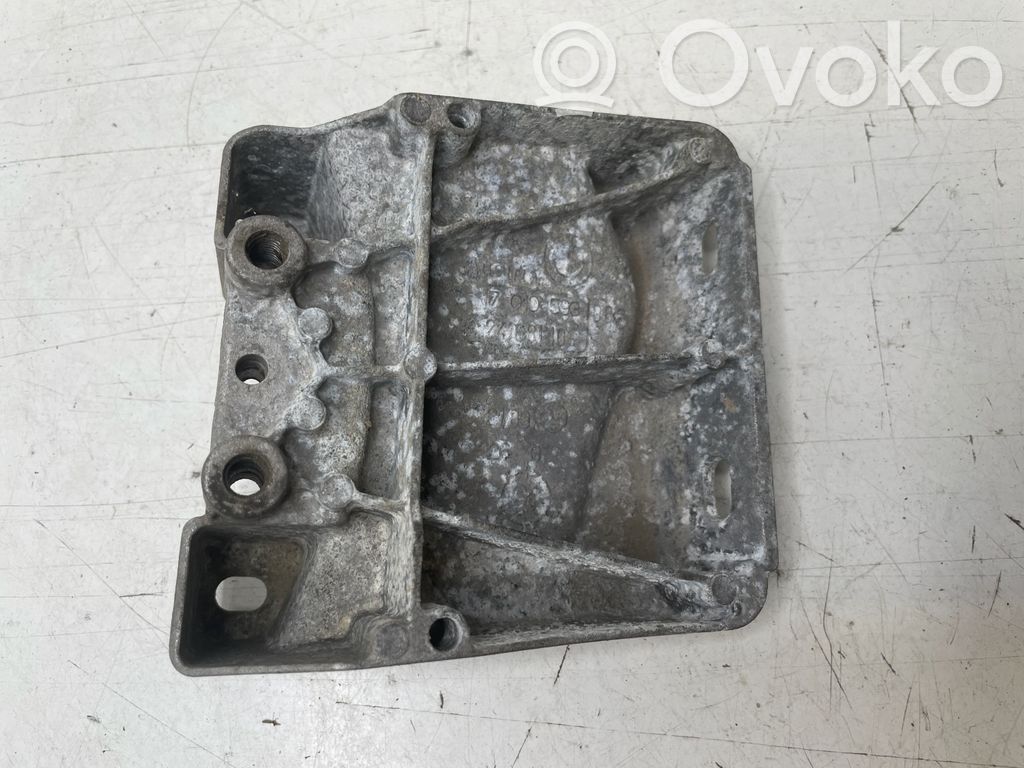 Other engine bay part   7010593