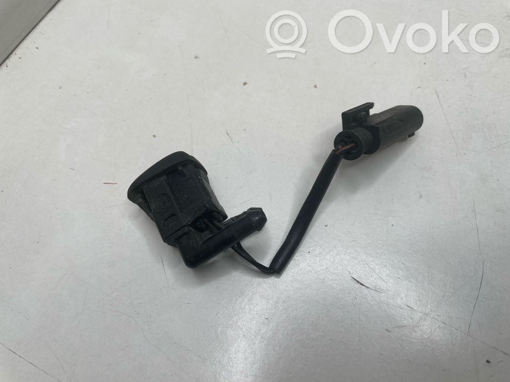 BMW 5 E39 Buse de lave-glace 