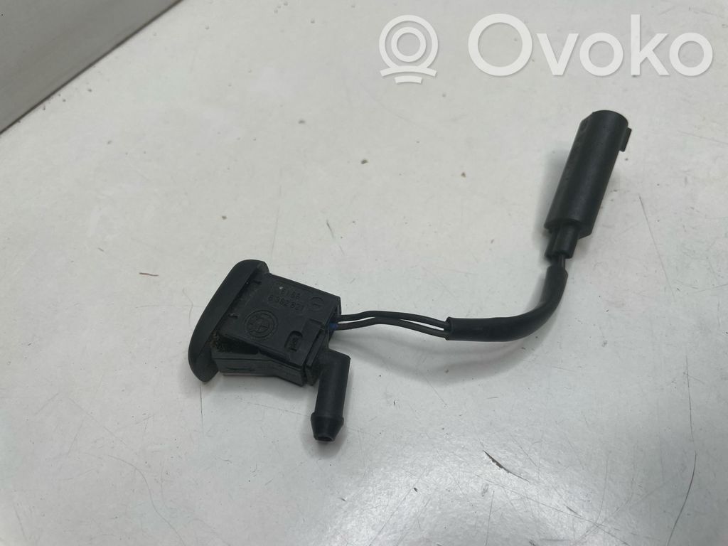 BMW 3 E46 Windshield washer spray nozzle 