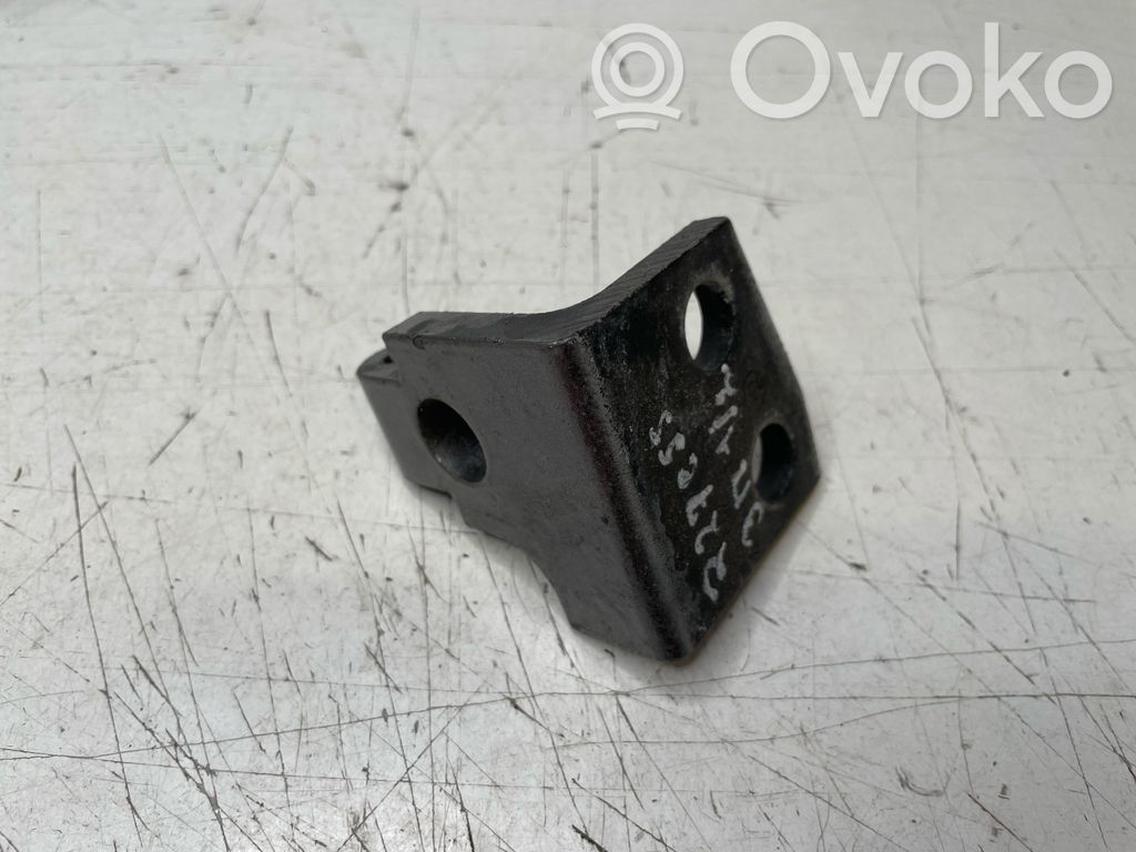 Rear door upper hinge   8265162
