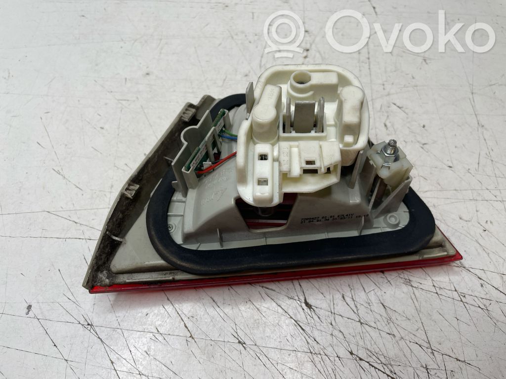 Tailgate rear/tail lights   7289427