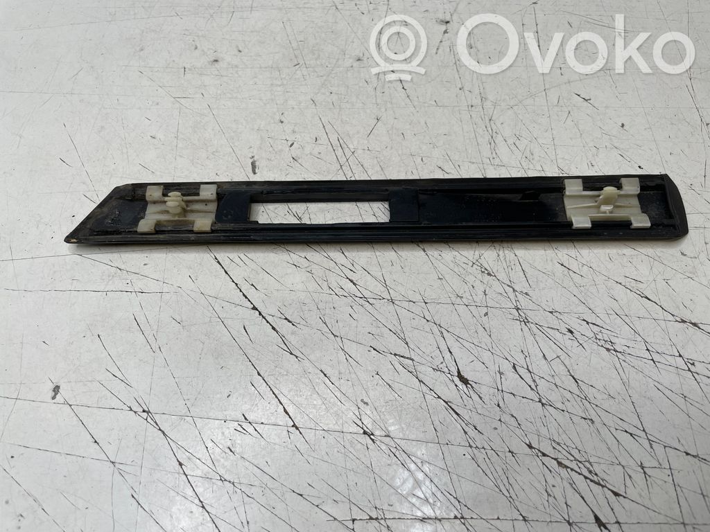 BMW 7 E38 Apdaila sparno (moldingas) 