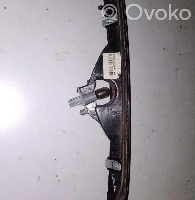 Troisième feu stop   E3B513A613C