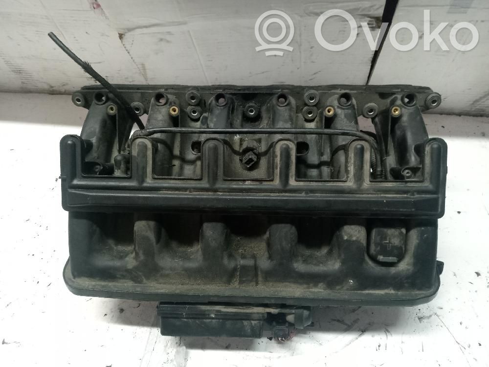 Intake manifold   1438140