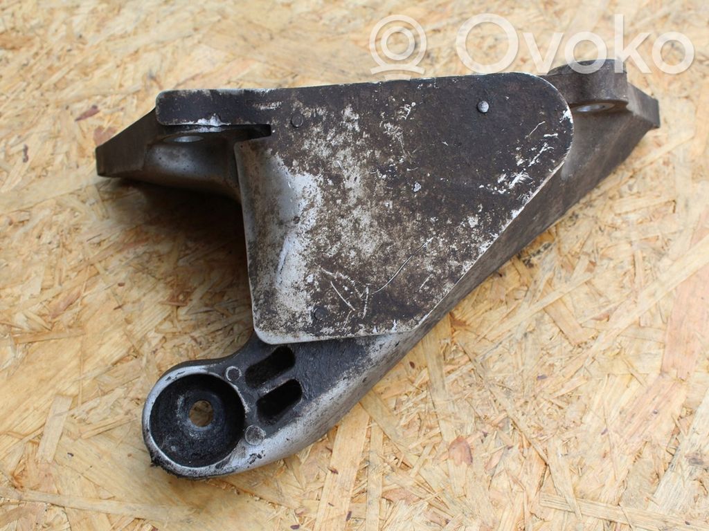 Engine mounting bracket   3415180