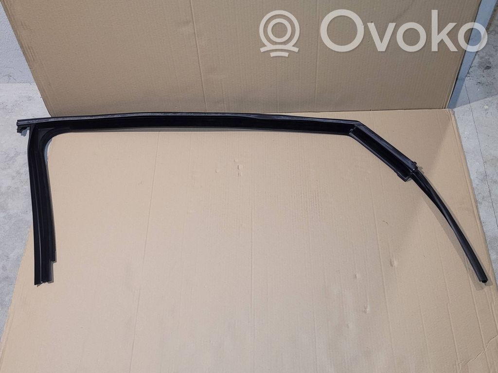 Volkswagen Golf VII Uszczelka szyby drzwi przednich 