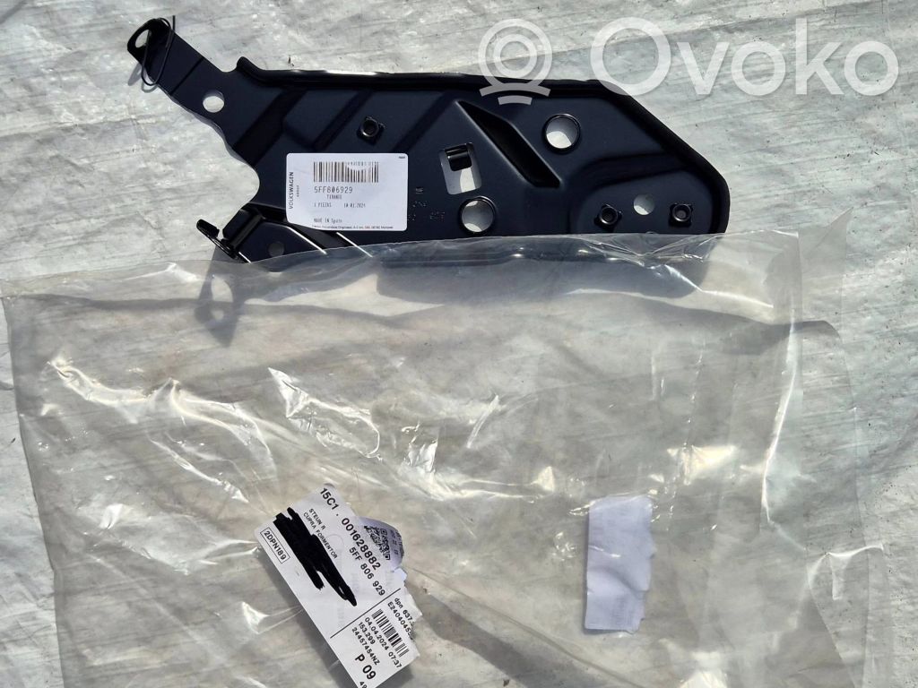 Cupra Formentor Headlight/headlamp mounting bracket 