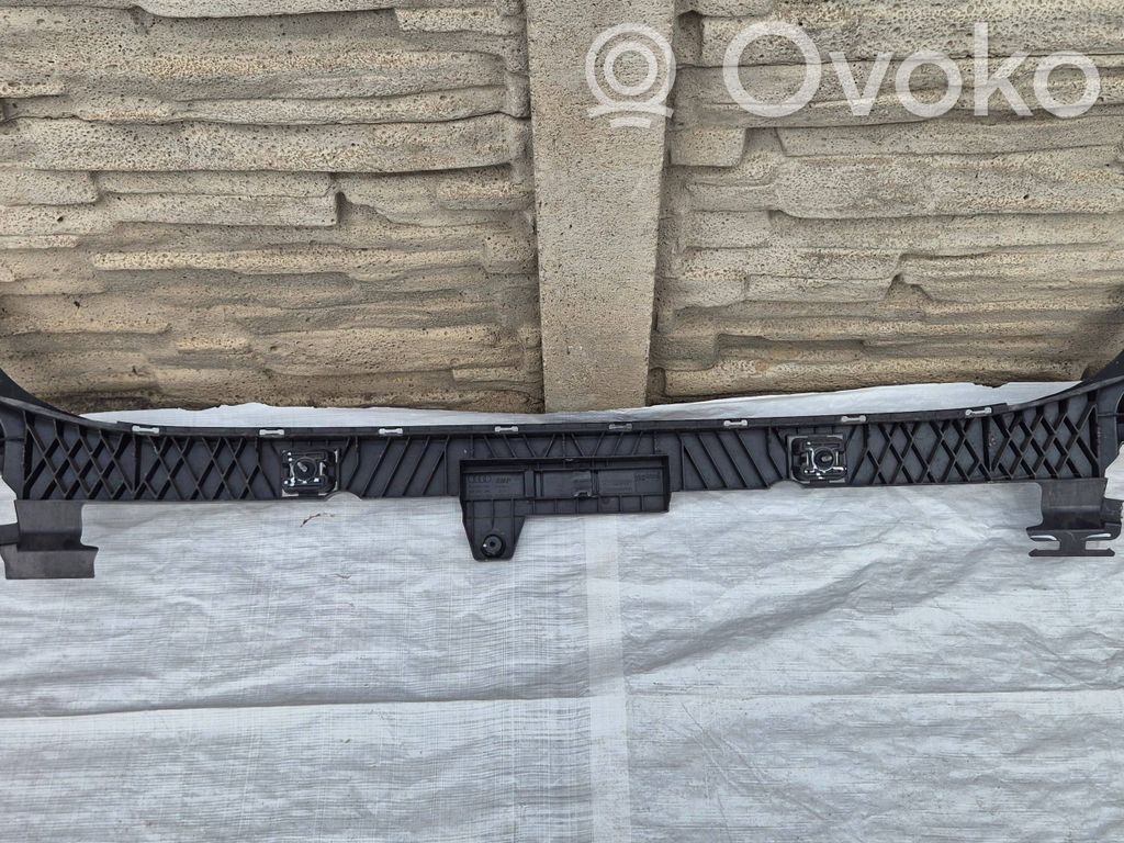 Audi Q3 F3 Soporte de montaje del parachoques trasero 