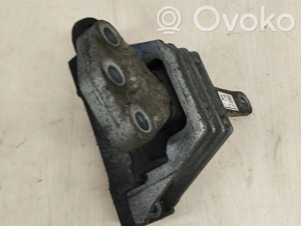 Opel Insignia A Engine mount bracket 