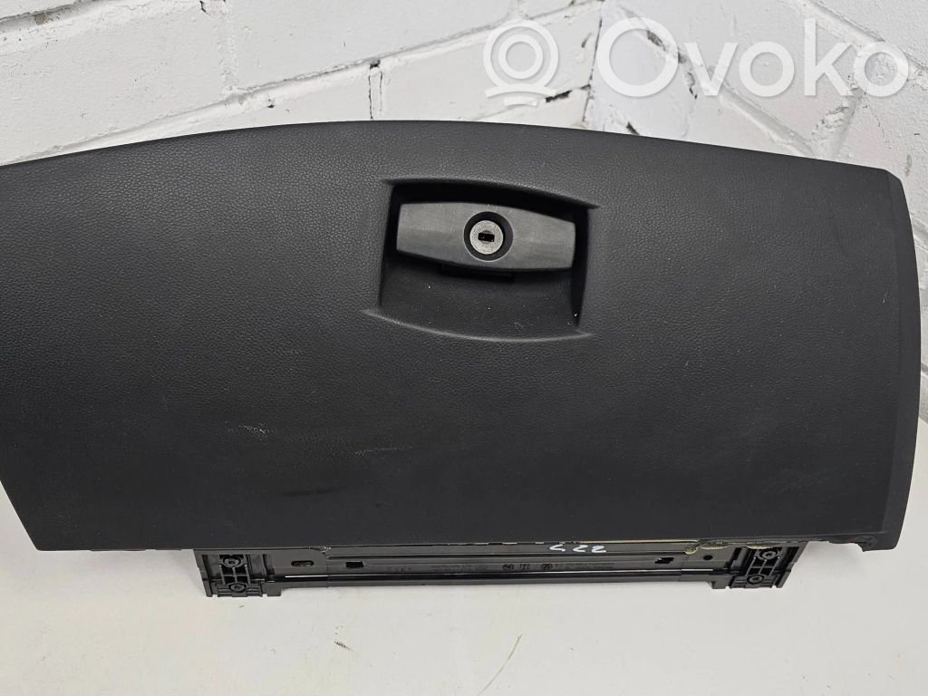 BMW 5 E60 E61 Daiktadėžės (bordačioko) komplektas 