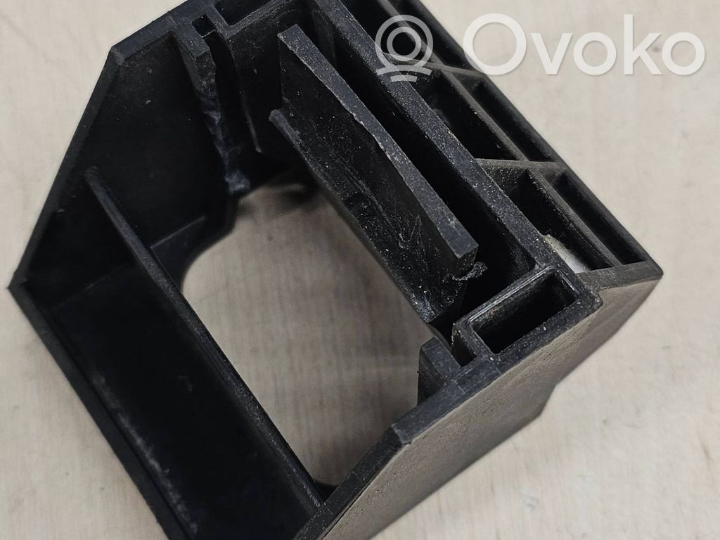 BMW 5 E60 E61 Fixation de radiateur 