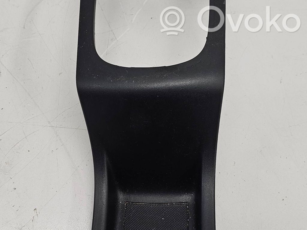 Peugeot 207 Ātrumu pārslēgšanas sviras dekoratīvā apdare (plastmasas) 