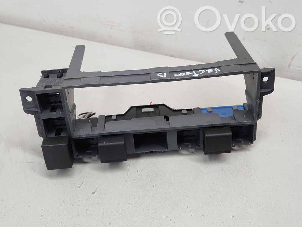 Opel Vectra B Moldura de la unidad delantera de radio/GPS 