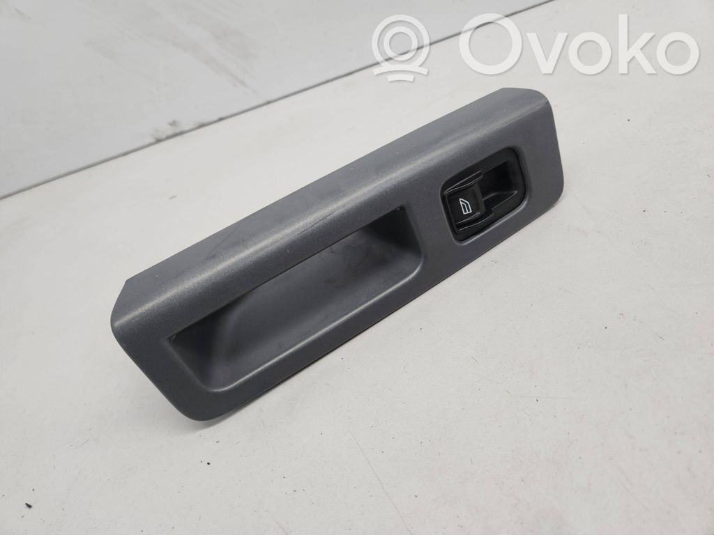 Electric window control switch   8679478,3865