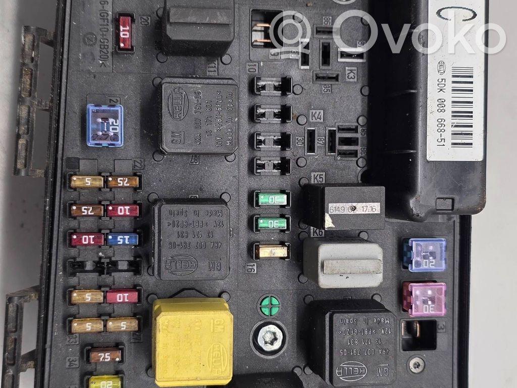 Opel Astra H Drošinātāju bloks 