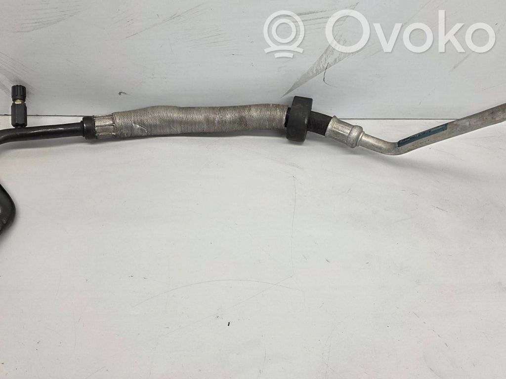 BMW 5 E39 Ilmastointilaitteen putki (A/C) 