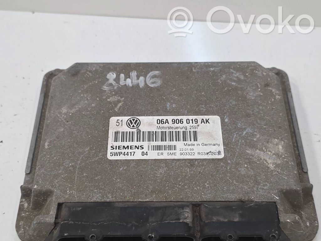 Volkswagen Golf IV Engine control unit/module 