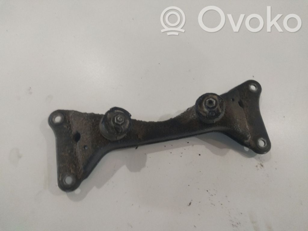 Support, suspension du moteur   68572910,6778033